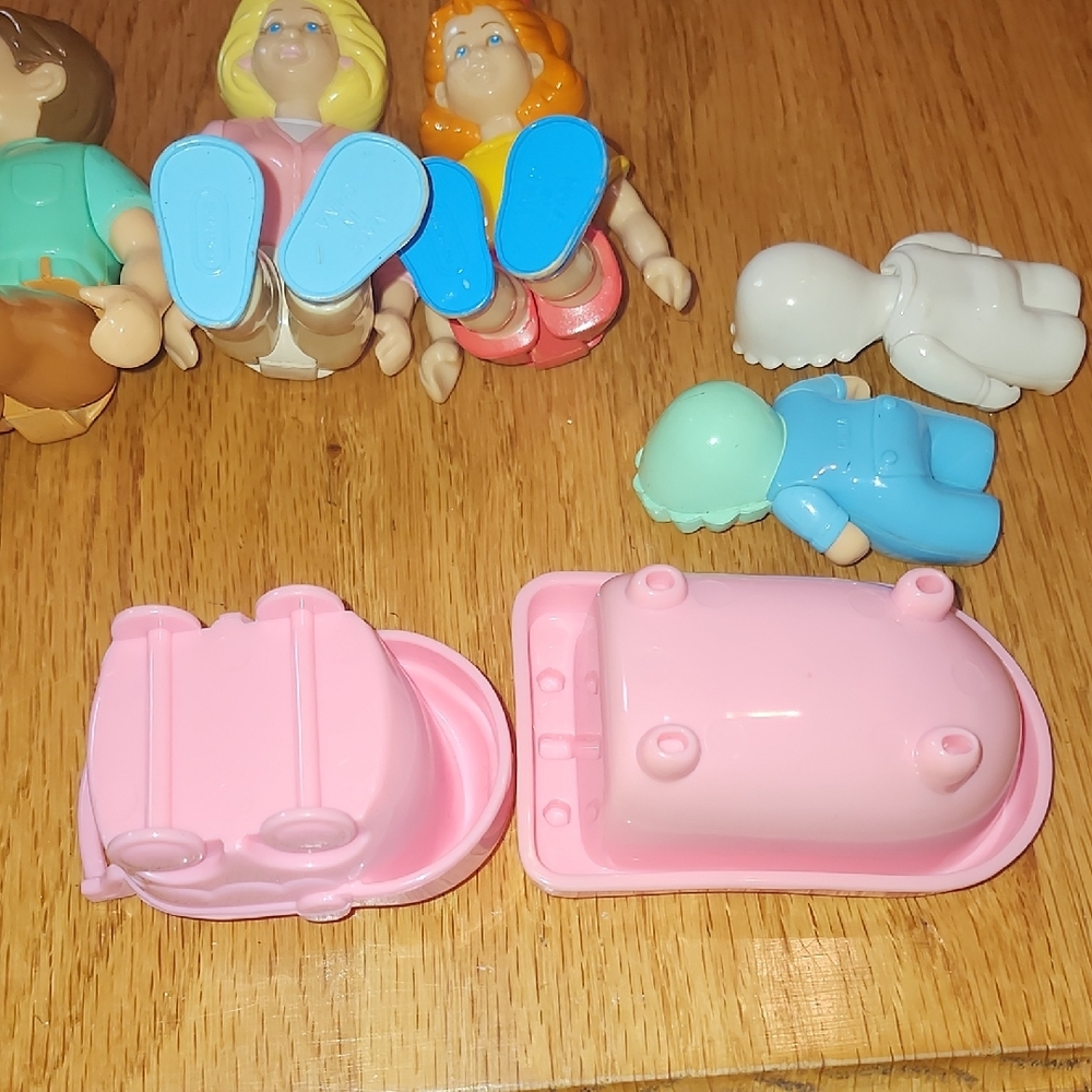 Vintage Little Tikes Family Mom Dad Girl Baby poseable light dark skin dollhouse - Picture 9 of 10